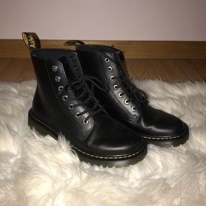 New condition! Black Dr. Martens woman’s size 9